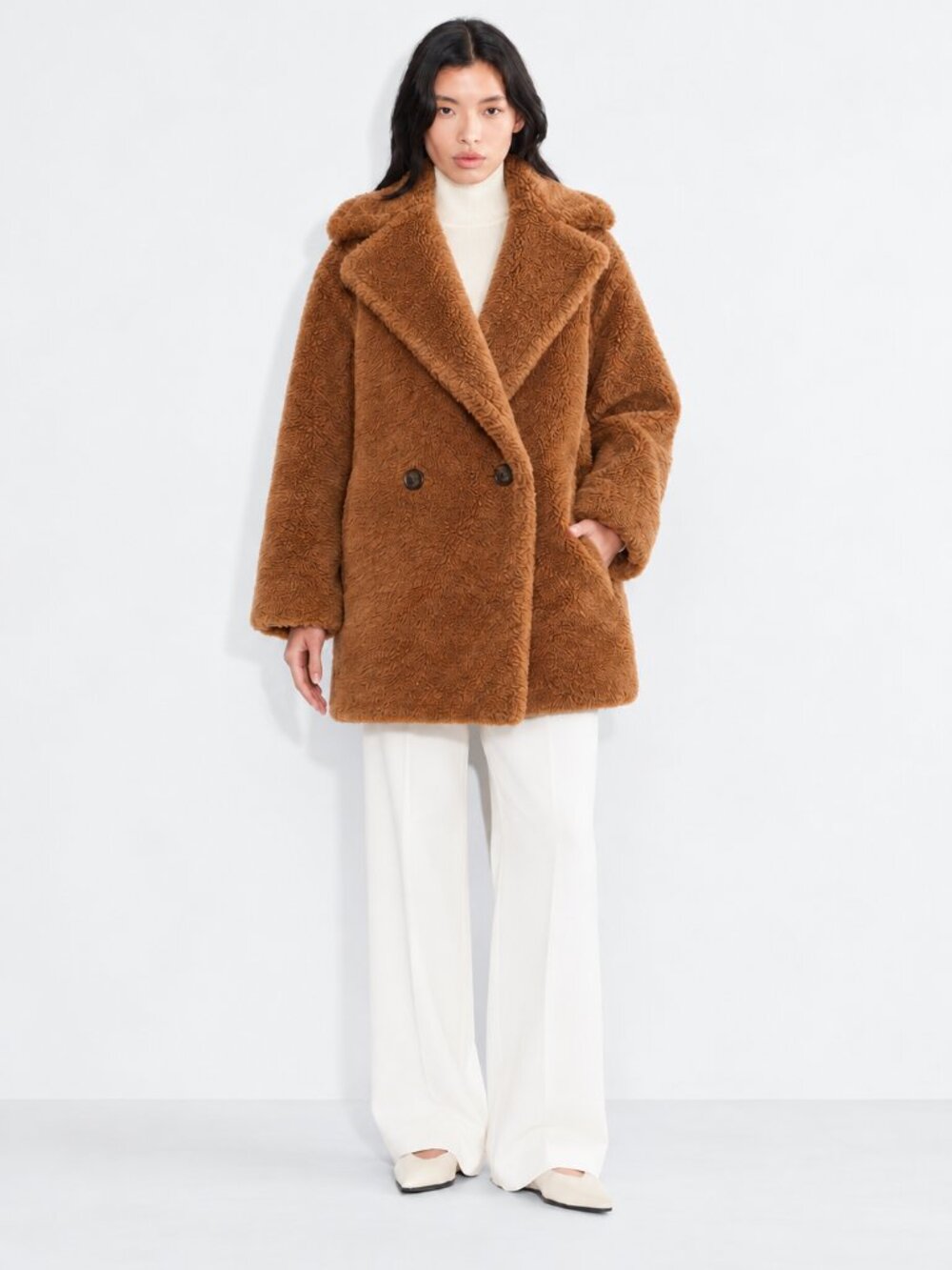 Aritzia Babaton Short Teddy Coat Women's Size 2 Caramel Brown